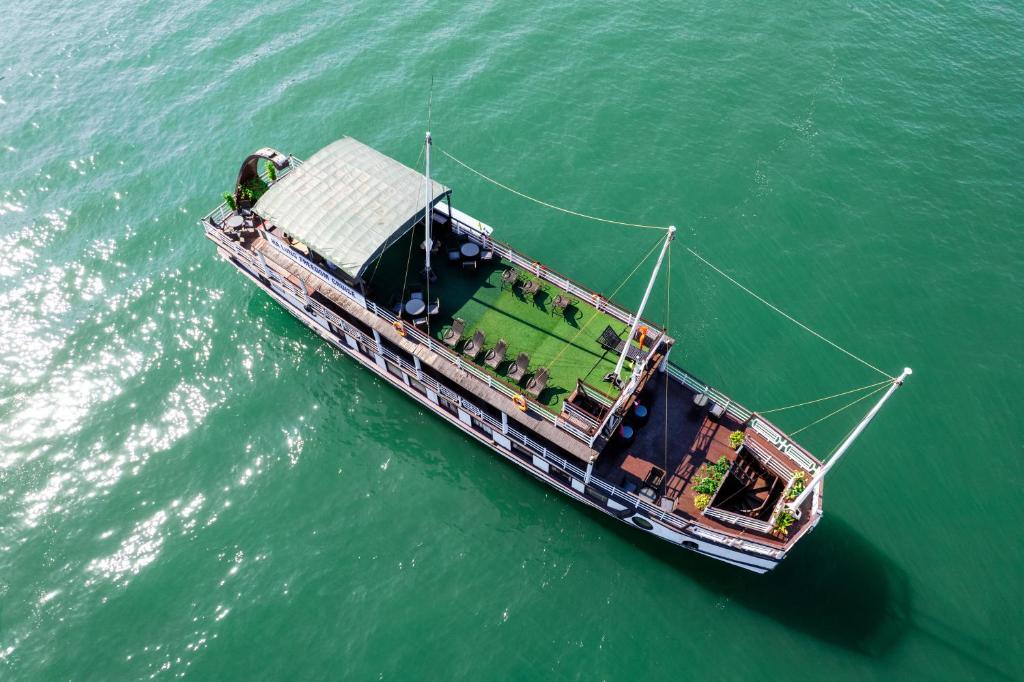 Φυσικό τοπίο κοντά σε αυτό το πλωτό κατάλυμα