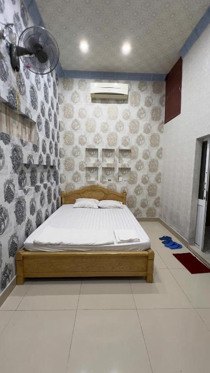 Giường trong phòng chung tại Nhà Nghỉ HOA ĐÀO