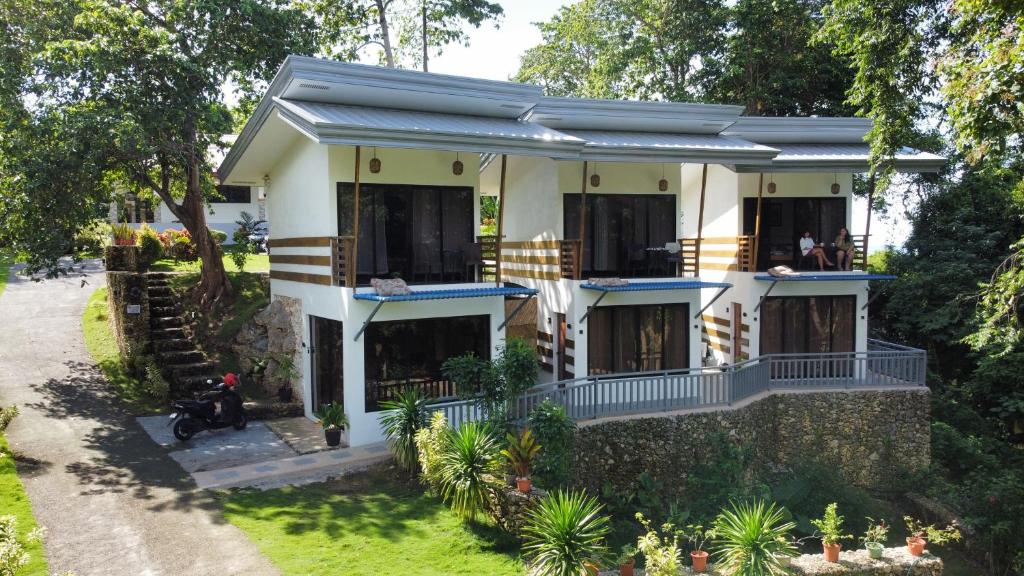 圣胡安ThePureYann的有很多窗户的房子