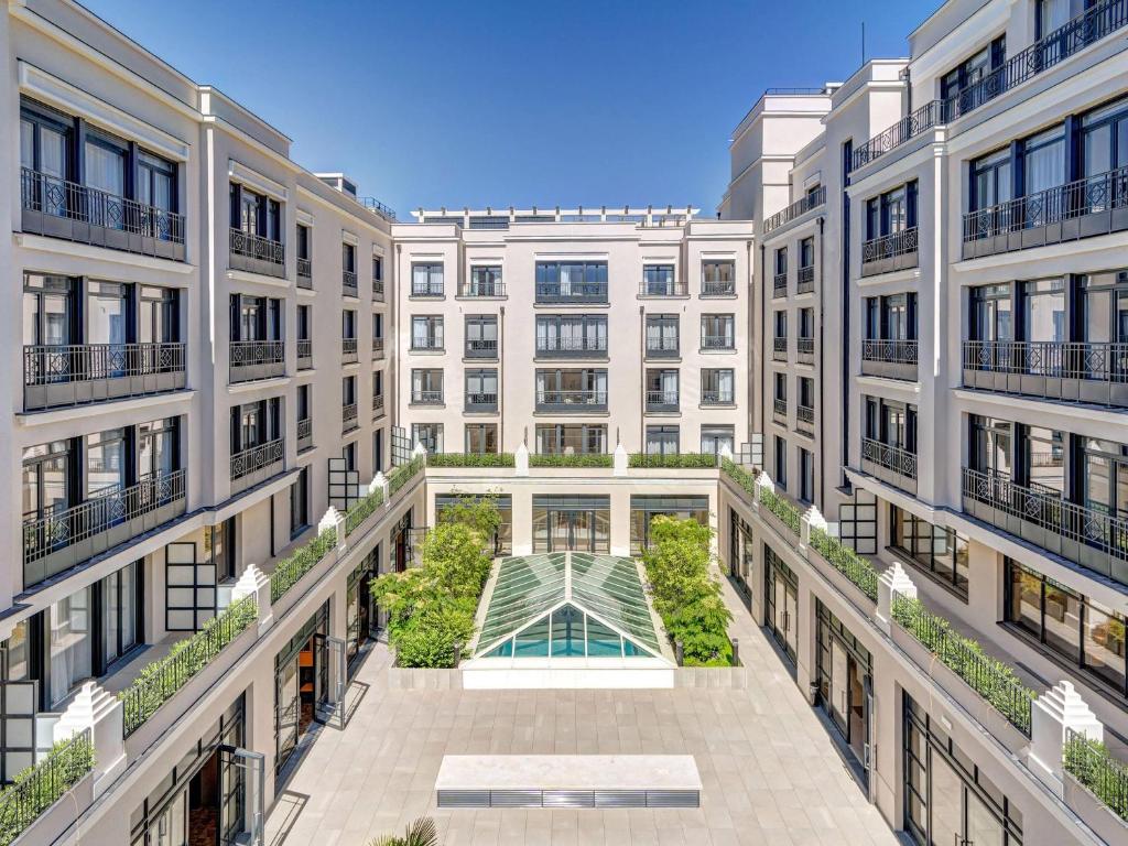 Πισίνα στο ή κοντά στο Quality Suites Val d'Europe