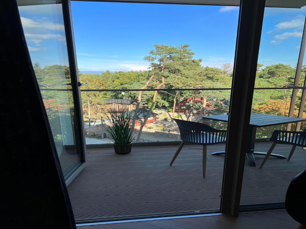 En balkon eller terrasse på Apartment in Pobierowo by the Beach