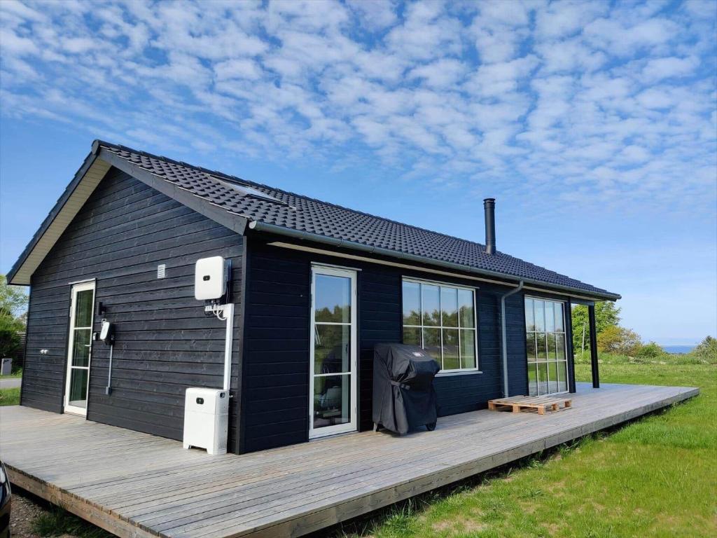 Το κτήριο όπου στεγάζεται  η παραθεριστική κατοικία