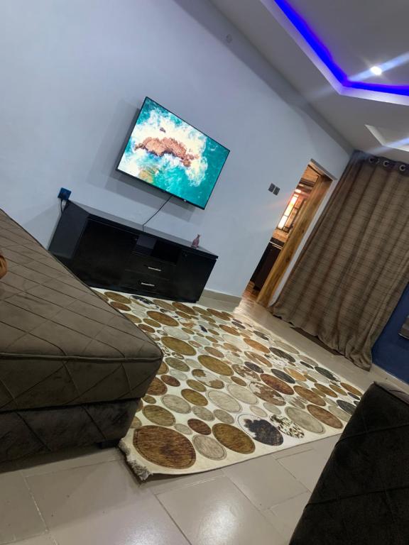 TV a/nebo společenská místnost v ubytování Royal palm Ijapo