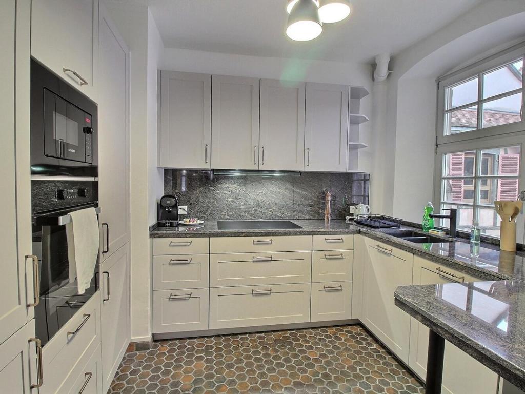 Colmar : Appartement 6 pers, charme et modernité, centre-ville, parking inclus – Foto 8