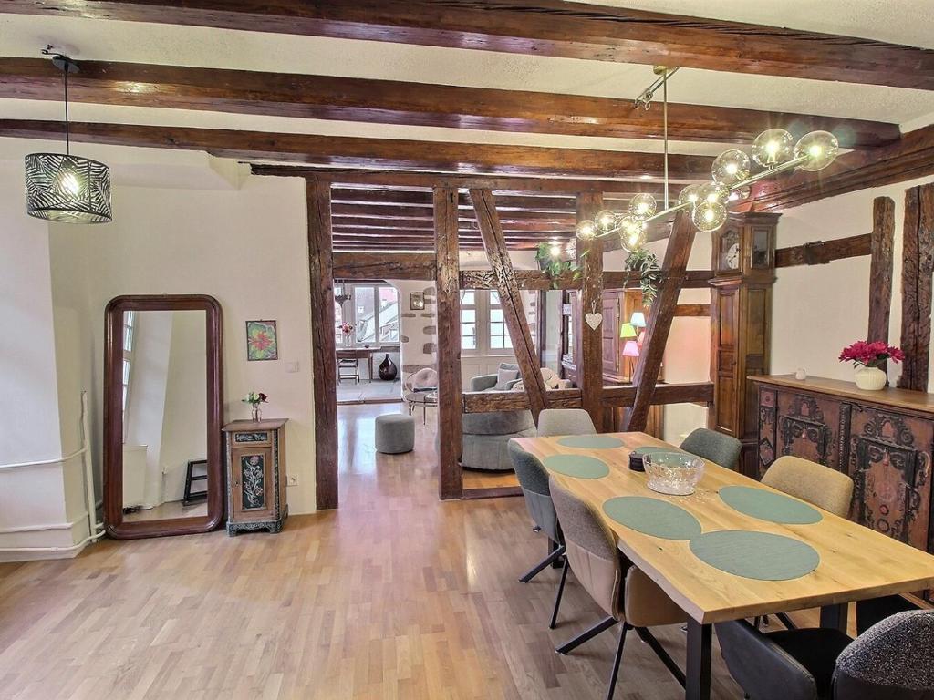 Colmar : Appartement 6 pers, charme et modernité, centre-ville, parking inclus – Foto 9