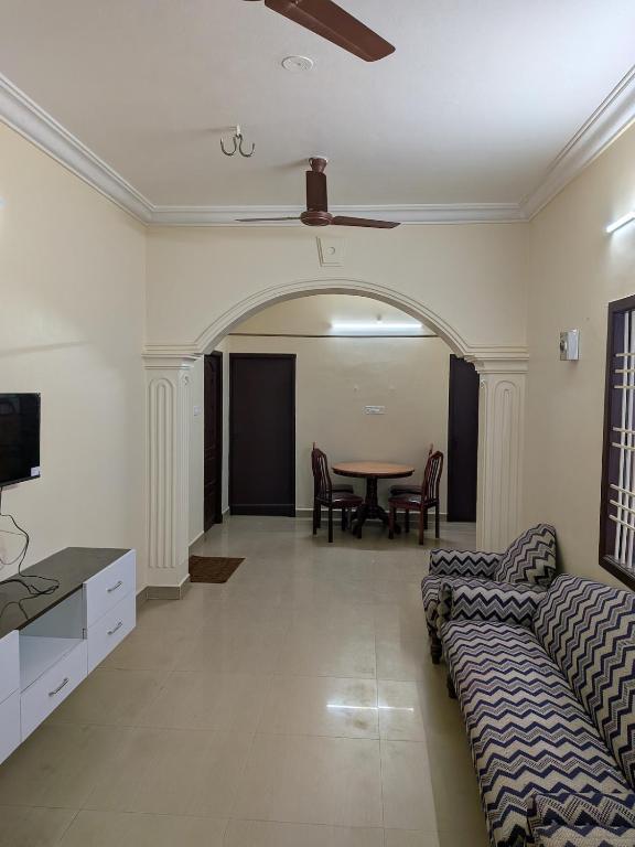 a living room with a couch and a table at Sri Abirami Homestays in Tiruvannāmalai