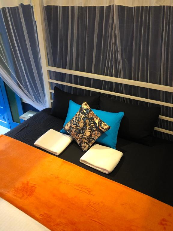 La pinchi " Pinchi's Bed " - 10