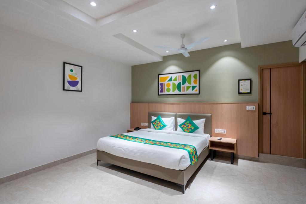 Ένα ή περισσότερα κρεβάτια σε δωμάτιο στο Treebo Pride Inn Aero, Shamshabad