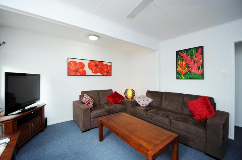 TV a/nebo společenská místnost v ubytování Great Value Gladstone Accommodation