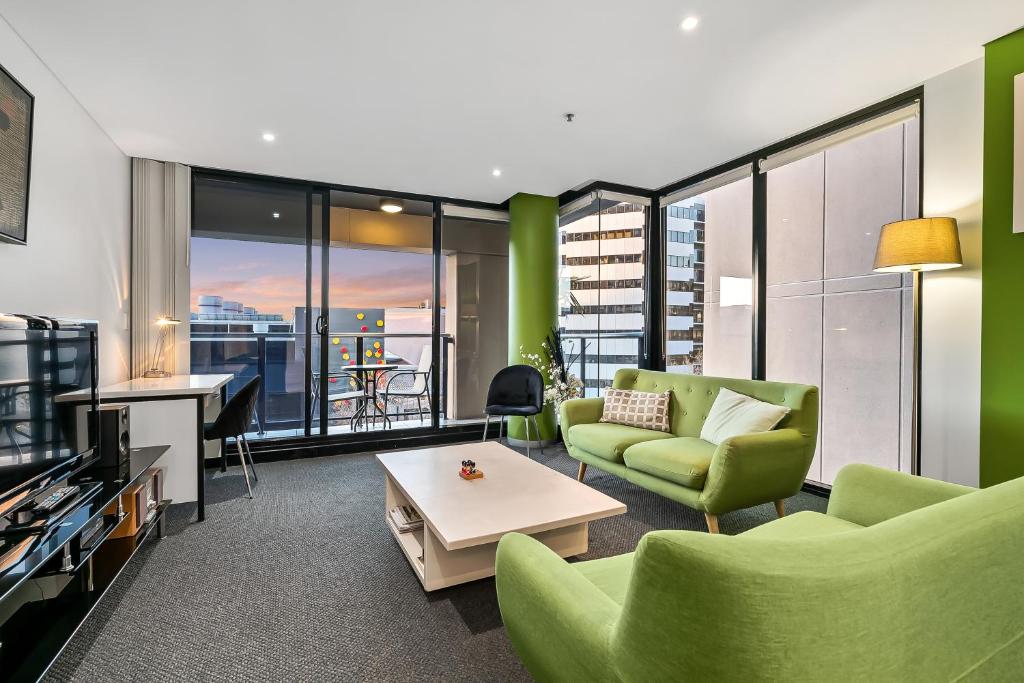 Televiisor ja/või meelelahutuskeskus majutusasutuses Stylish City Escape! Oaks Horizons