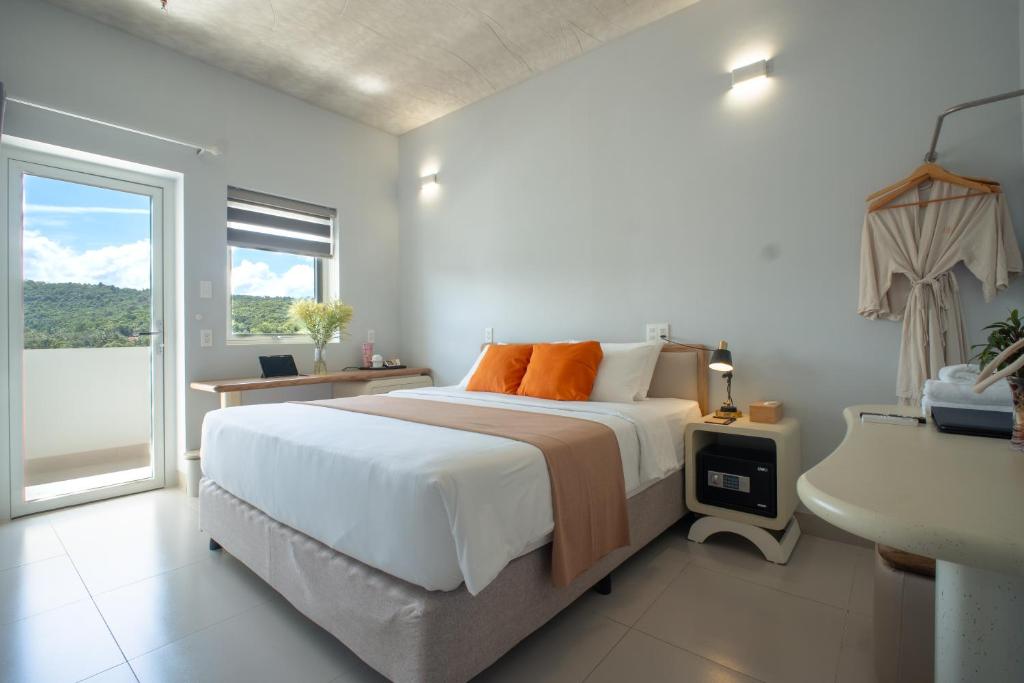 The Up Hotel Phu Quoc Island - The Poolside Escape - 5