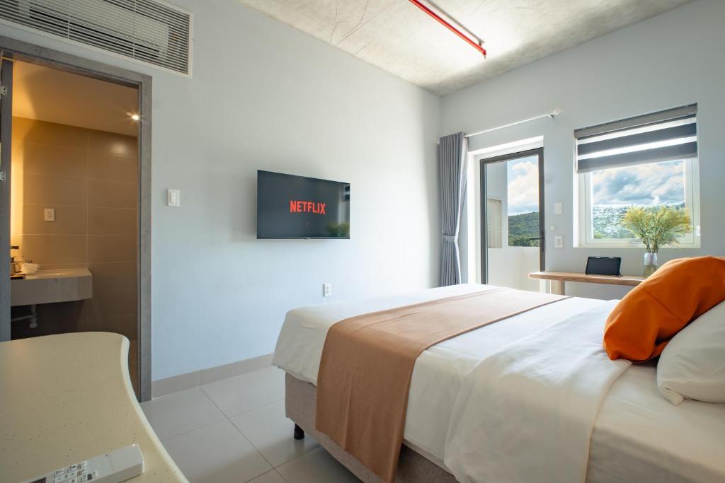 The Up Hotel Phu Quoc Island - The Poolside Escape - 4