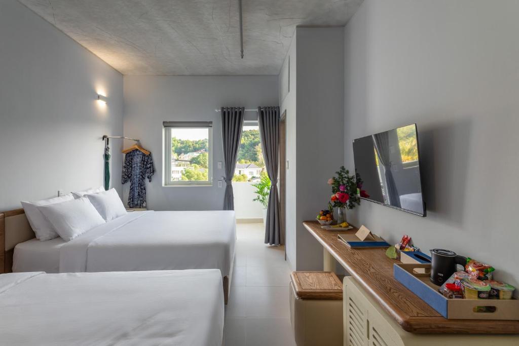 The Up Hotel Phu Quoc Island - The Poolside Escape - 12