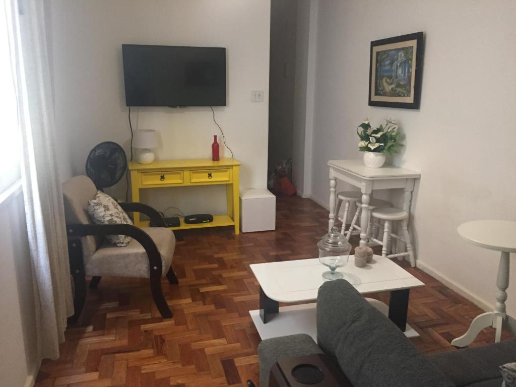  Apartamento esquina com Ipanema no posto 6 so duas quadras da praia preido familiar
