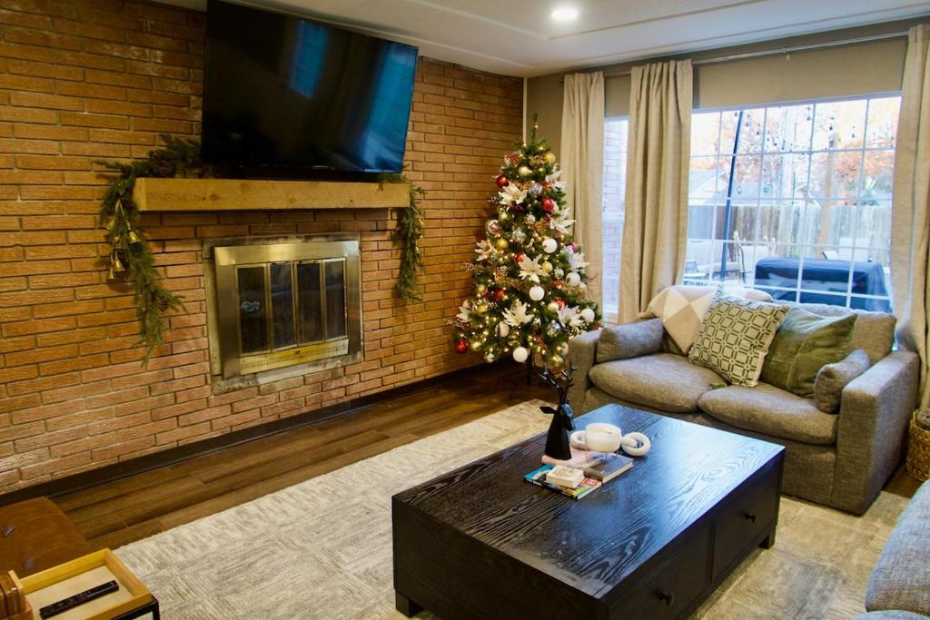 Μια τηλεόραση ή/και κέντρο ψυχαγωγίας στο Endless Family Entertainment, Fire Pit, 2 Kings!