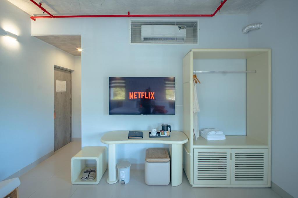 The Up Hotel Phu Quoc Island - The Poolside Escape - 16