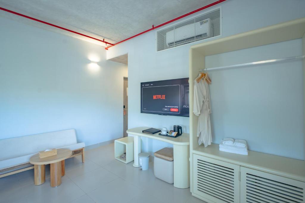 The Up Hotel Phu Quoc Island - The Poolside Escape - 14