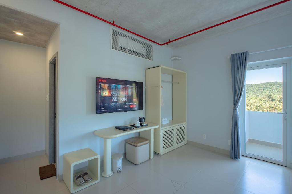 The Up Hotel Phu Quoc Island - The Poolside Escape - 17