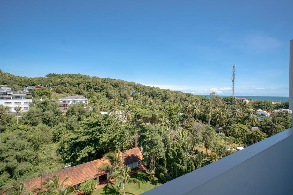 The Up Hotel Phu Quoc Island - The Poolside Escape - 19