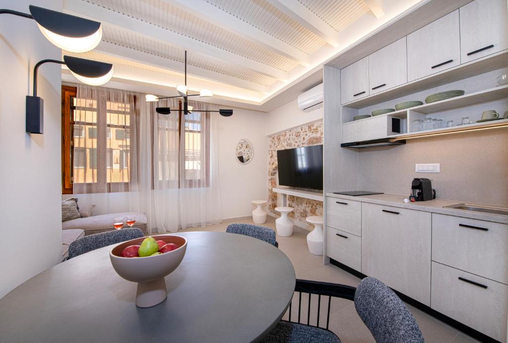 BŌW 1st Floor Luxury Apt -Heart of Chania Old Town