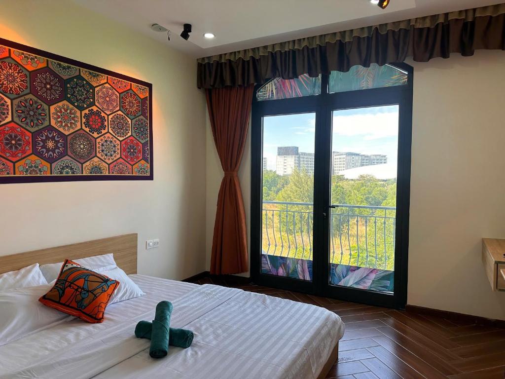 En eller flere senge i et værelse på Hermes Homestay IHG Spa