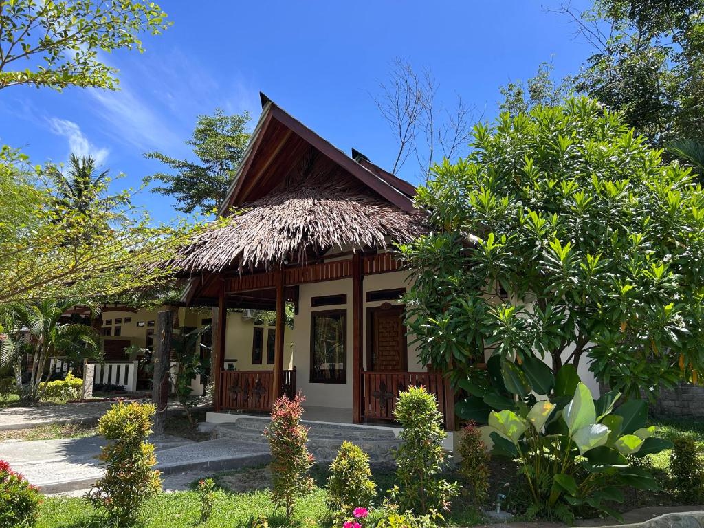 Κήπος έξω από το Leuser Inn & Jungle Trekking