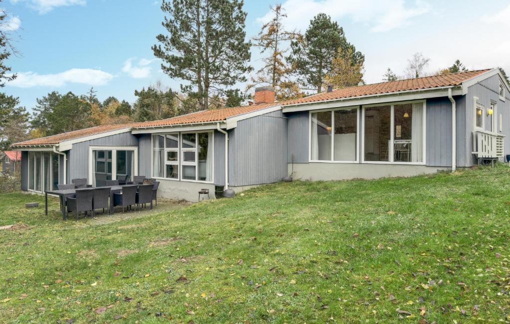 Το κτήριο όπου στεγάζεται  η παραθεριστική κατοικία