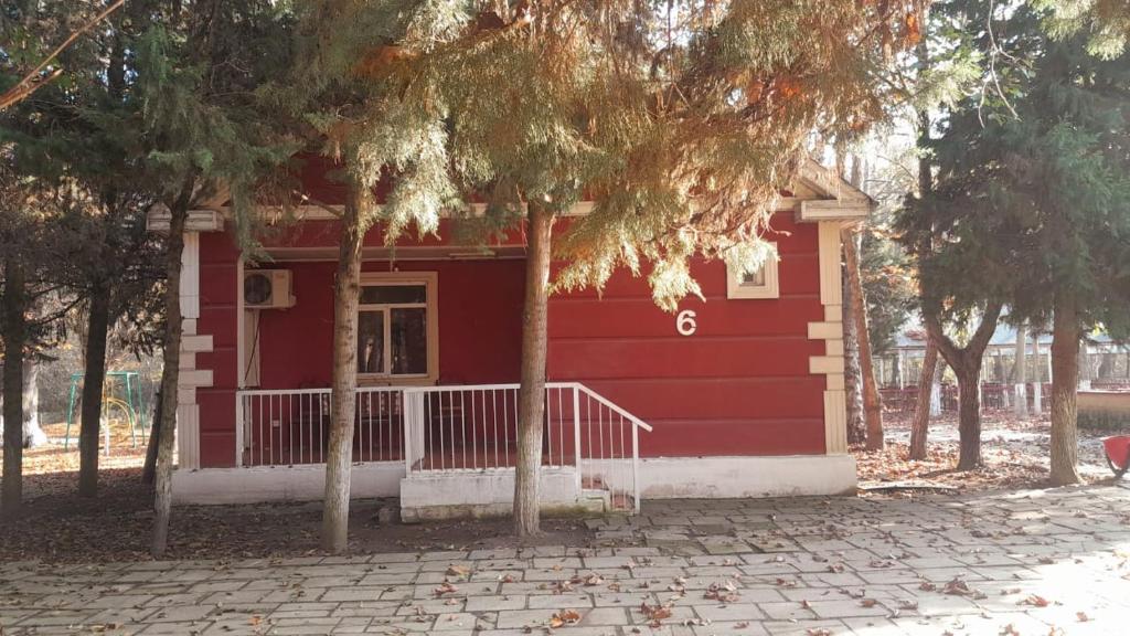 Το κτήριο όπου στεγάζεται  το θέρετρο