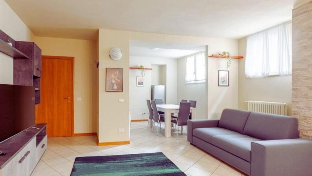 O zonă de relaxare la Lake & Mountain Comfortable Stay