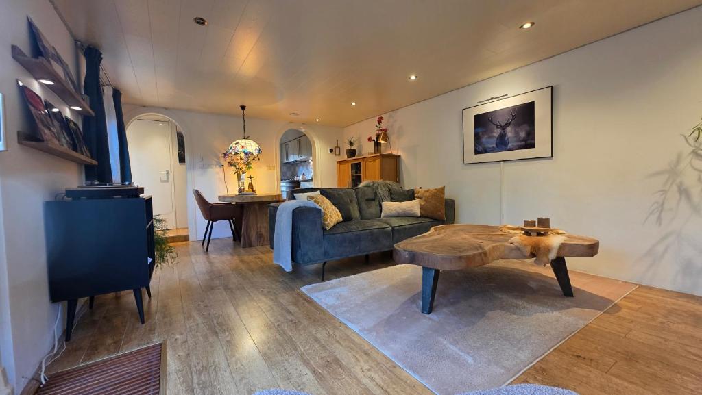 Et tv og/eller underholdning på Vliegend Hert, Direct in de Natuur op de Veluwe