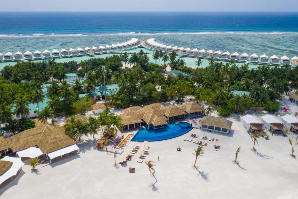 uma vista aérea da praia no resort Excelnce punta cana em Cinnamon Hakuraa Huraa Maldives - All Inclusive Adults-Only Escape with One-way Free Speedboat em Meemu Atoll