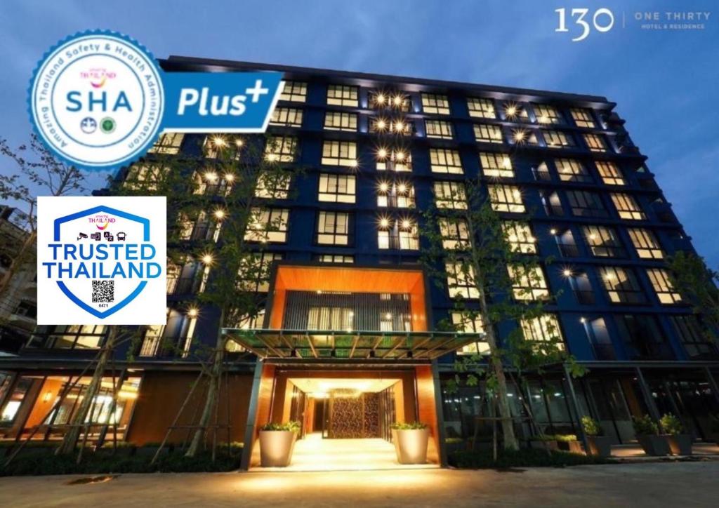 Un certificado, premio, letrero u otro documento en 130 Hotel & Residence Bangkok