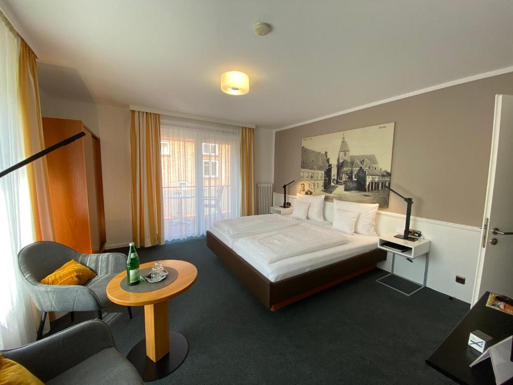 a hotel room with a bed and a couch at Haus Luisenhof in Mölln