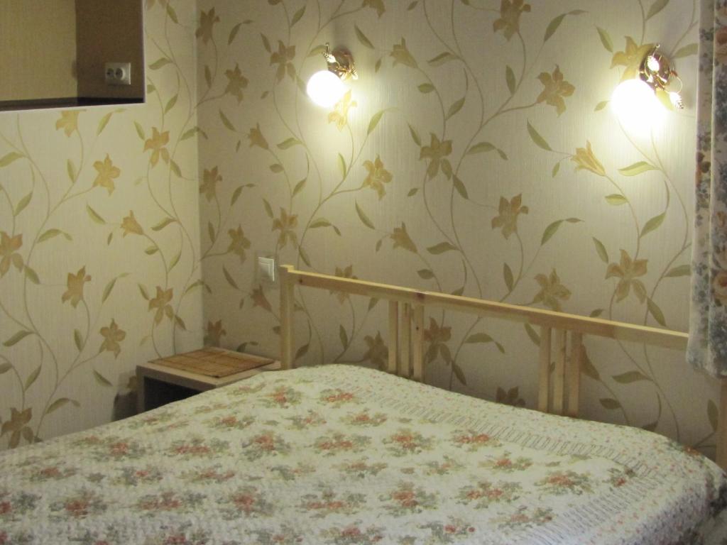 Apartments on ul Kirova 13 tesisinde bir odada yatak veya yataklar