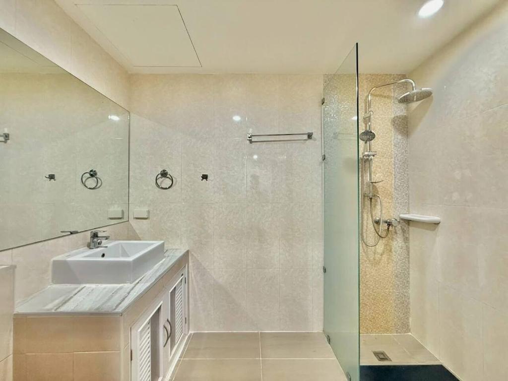 Ένα μπάνιο στο Private Pool Villa, 1BR Optional Extra Suite