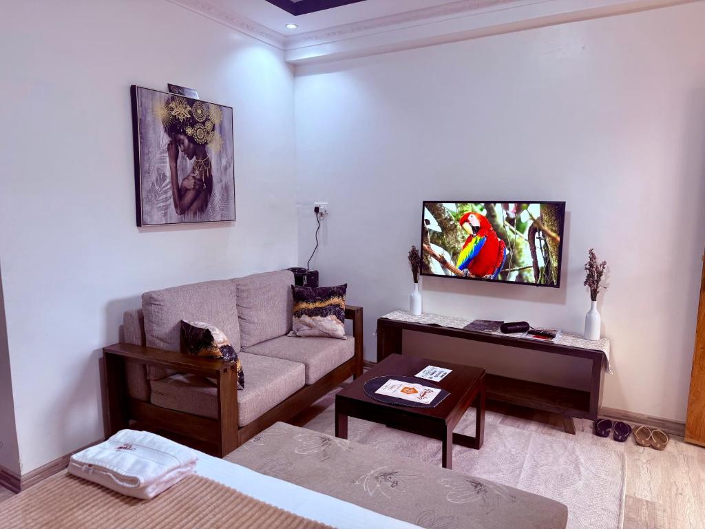 TV a/nebo společenská místnost v ubytování Arabel Riverside Apartment with Swimming Pool