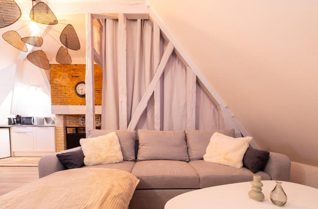 Et opholdsområde på Historic Rennes Cozy apartment