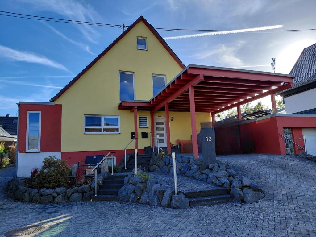 Το κτήριο όπου στεγάζεται  το δωμάτιο σε οικογενειακή κατοικία