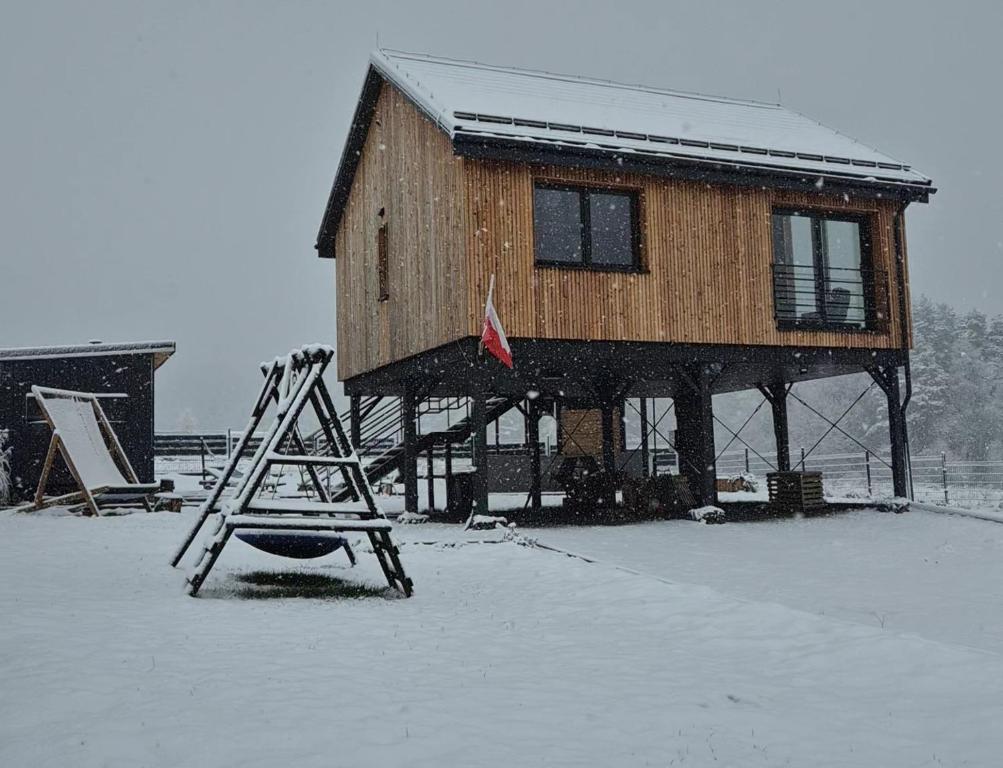Το Natur House Beskidy - dom z drzewa księżycowego z SAUNĄ i BALIĄ Jacuzzi!! τον χειμώνα