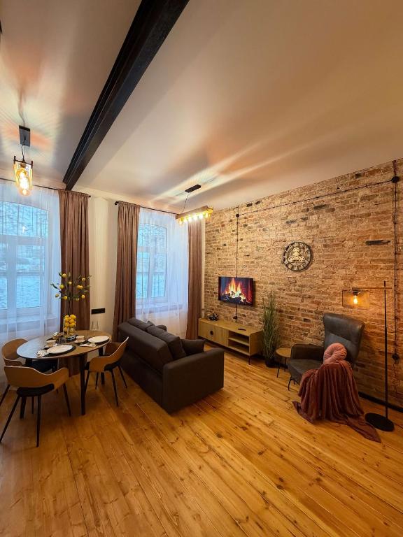 Μια τηλεόραση ή/και κέντρο ψυχαγωγίας στο Urban Loft Studio 33