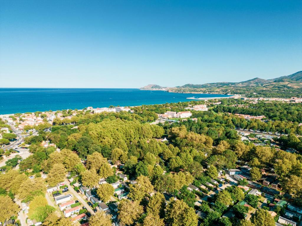 an aerial view of a park next to the ocean at Camping Les Pins - Bord de mer in Argelès-sur-Mer