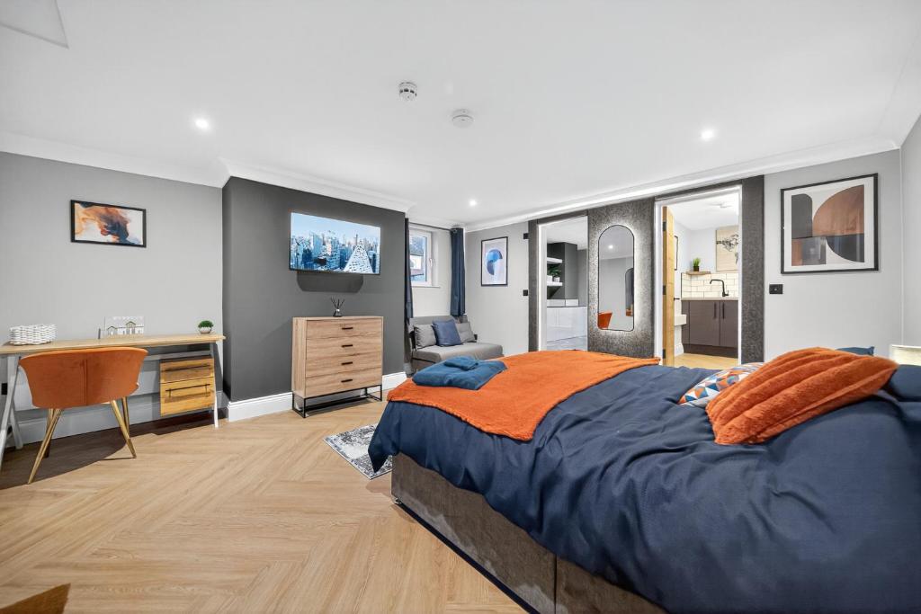 a bedroom with a large bed and a desk at Rosemont ApartHotel in Leeds