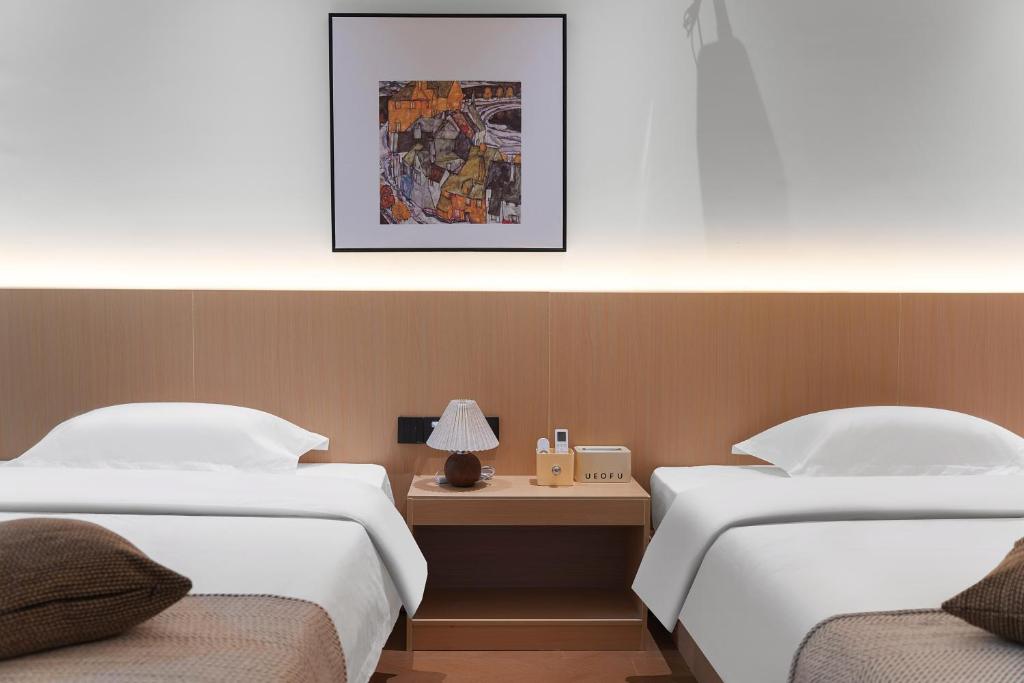 Postel nebo postele na pokoji v ubytování Summer & Chihiro Hotel