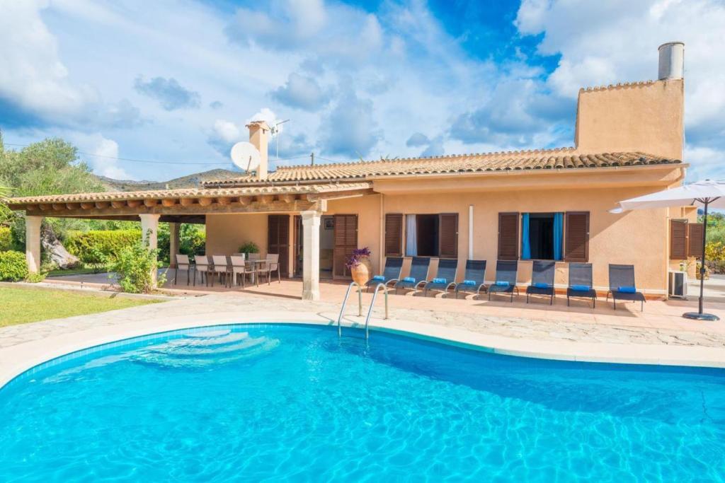 Swimmingpoolen hos eller tæt på Villa Canescandeu