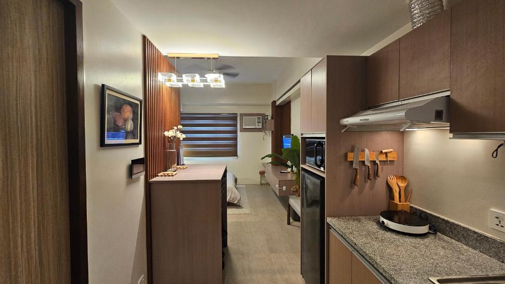 Kuchyň nebo kuchyňský kout v ubytování Cozy Stay near IT Park, pool, netflix, fast wifi, gym