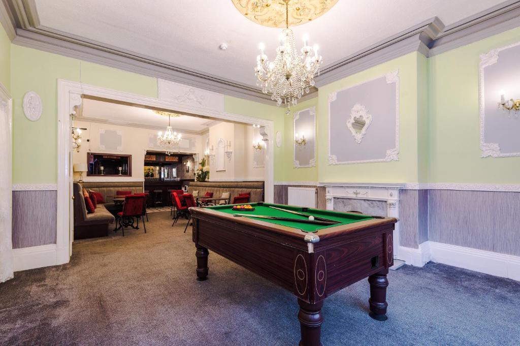 Τραπέζι μπιλιάρδου στο Entire Sonora Park Hotel Sleeps 37 Central Pier