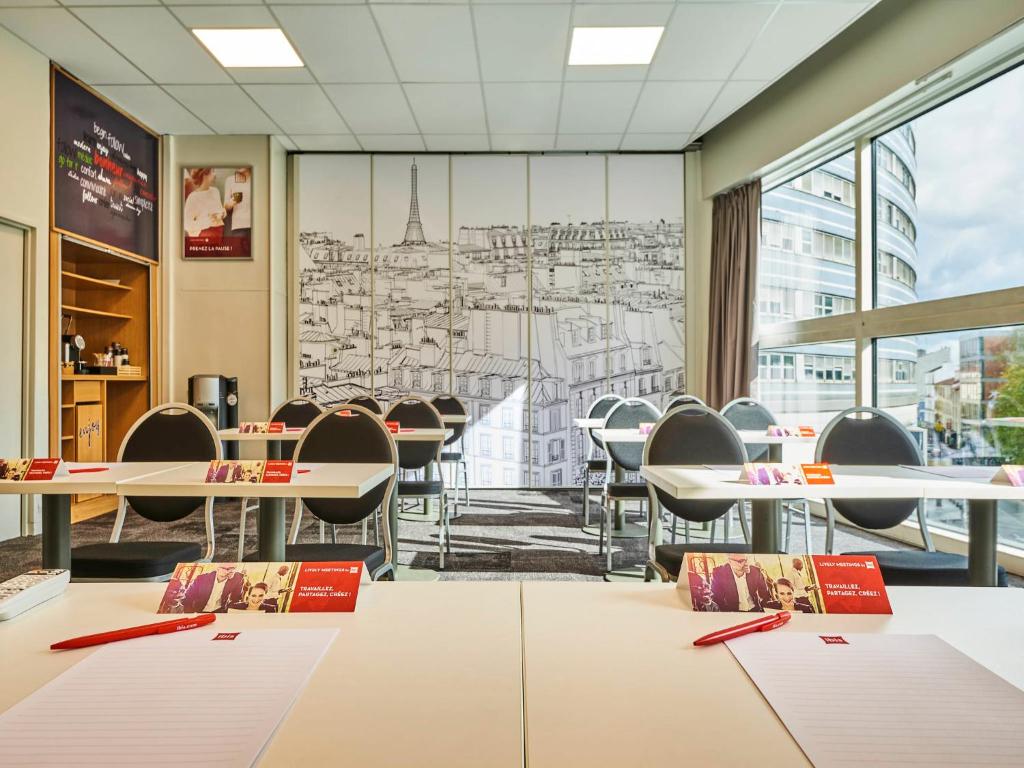 ibis Paris Porte de Montreuil photo