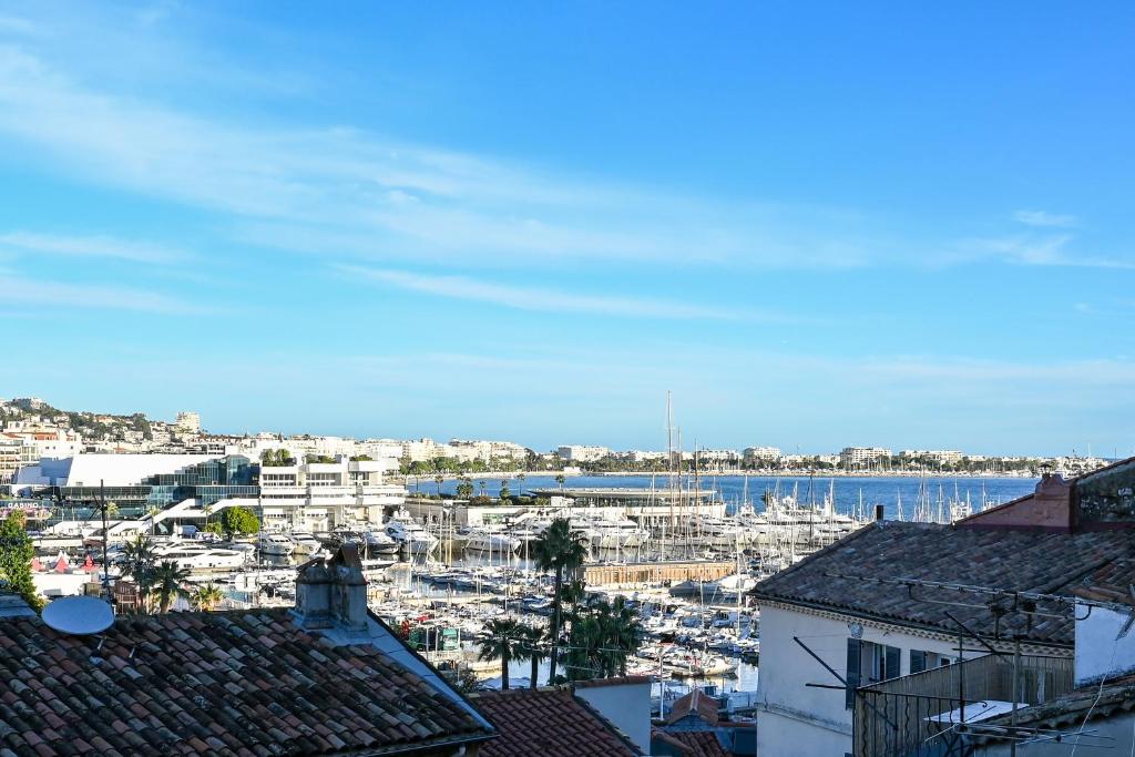 L'ILLUSIONISTE studio vue mer dans le Suquet