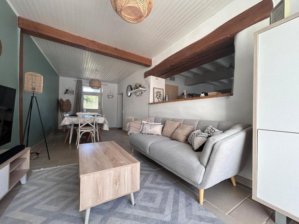 Η κουζίνα ή μικρή κουζίνα στο Charmante maison à Pourrain