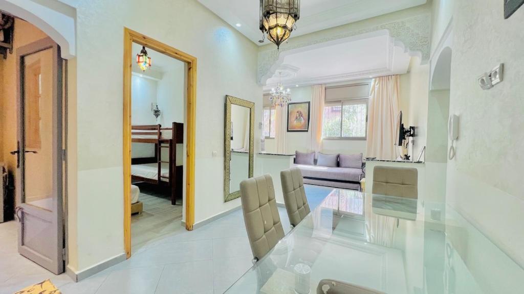 Khu vực ghế ngồi tại Cycas family apart ground floor parking